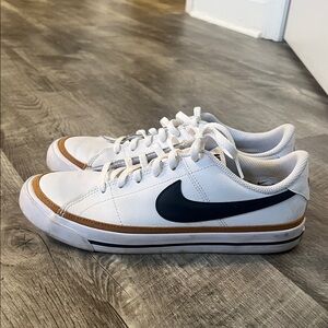 Nike Court Legacy. Youth 5.5/W 7-7.5